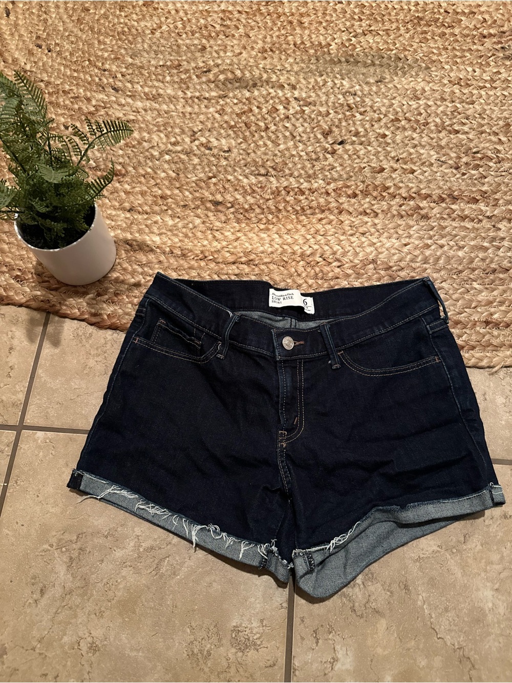 ABERCROMBIE LOW RISE SHORTS